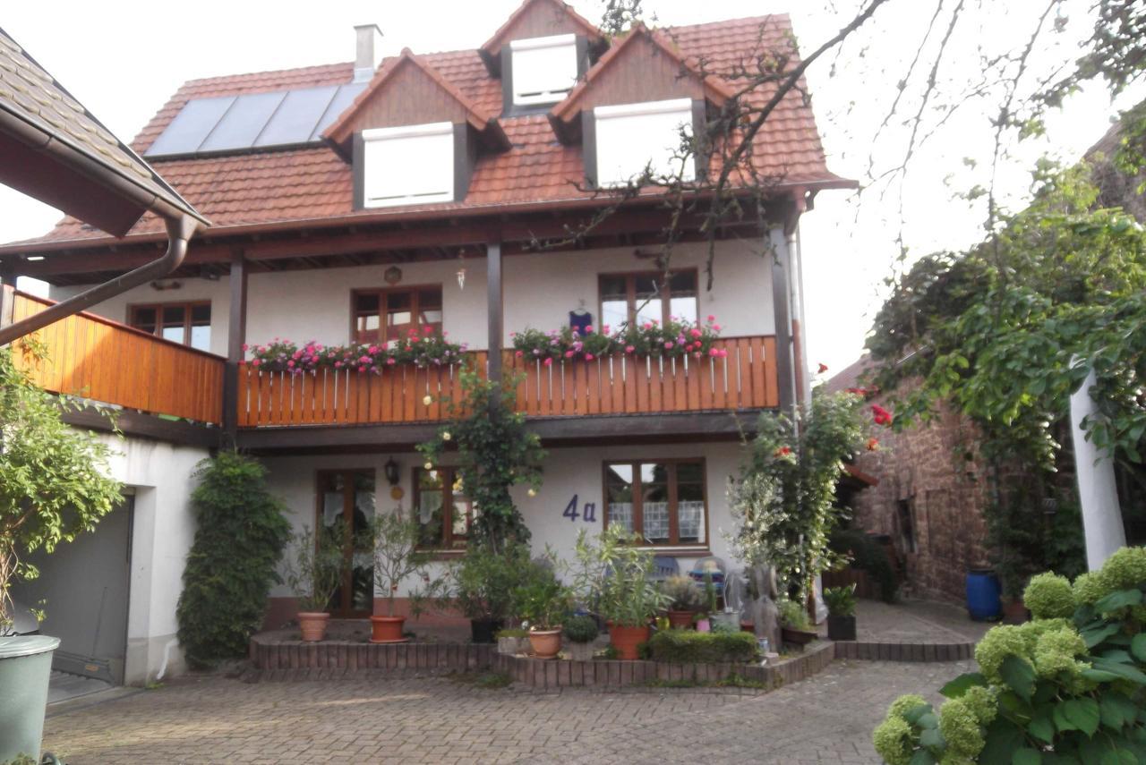 Galerie Ueber Den Gaerten Herbolzheim Bagian luar foto